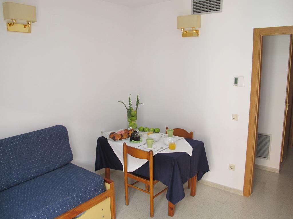 Apartamentos Santi 료렛 드 마르 객실 사진
